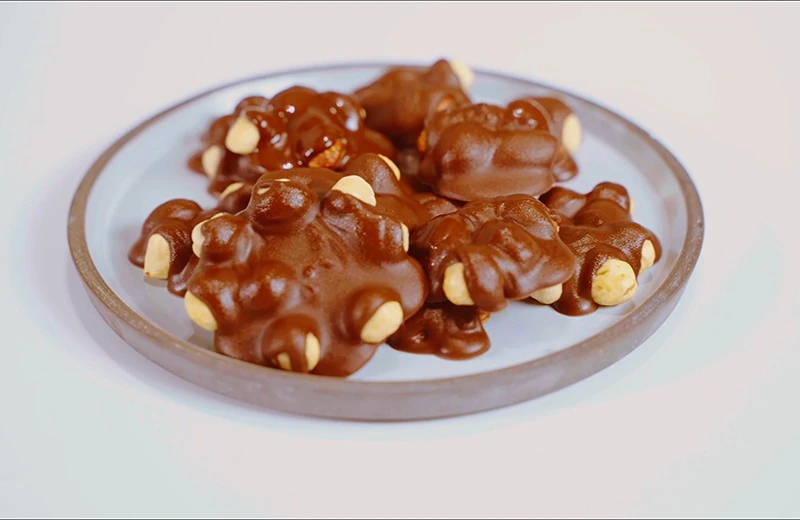 Ev Yapımı Roche Çikolata (Badem ve Fındıklı)